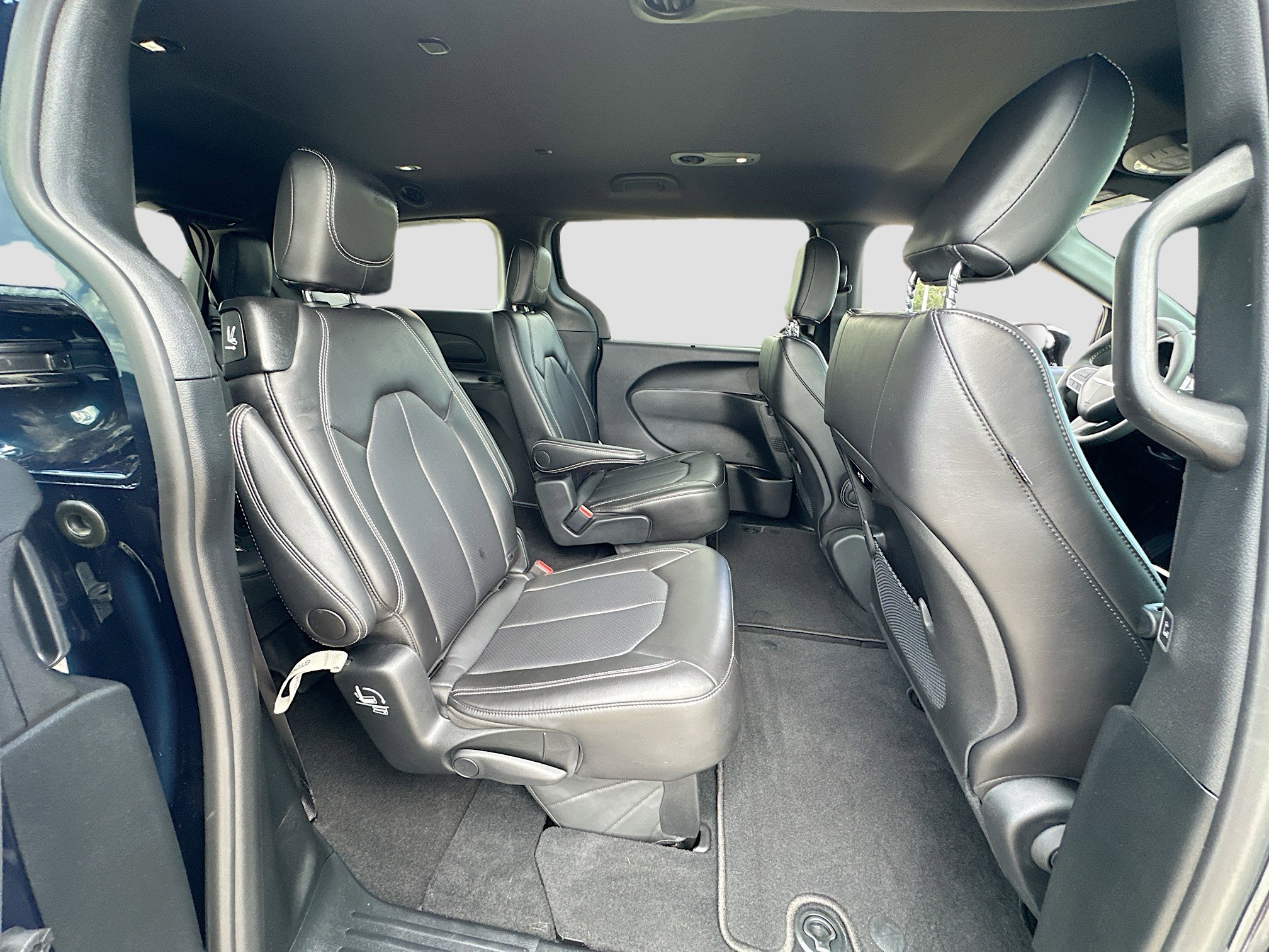 Used 2025 Chrysler Pacifica Select FWD image 26