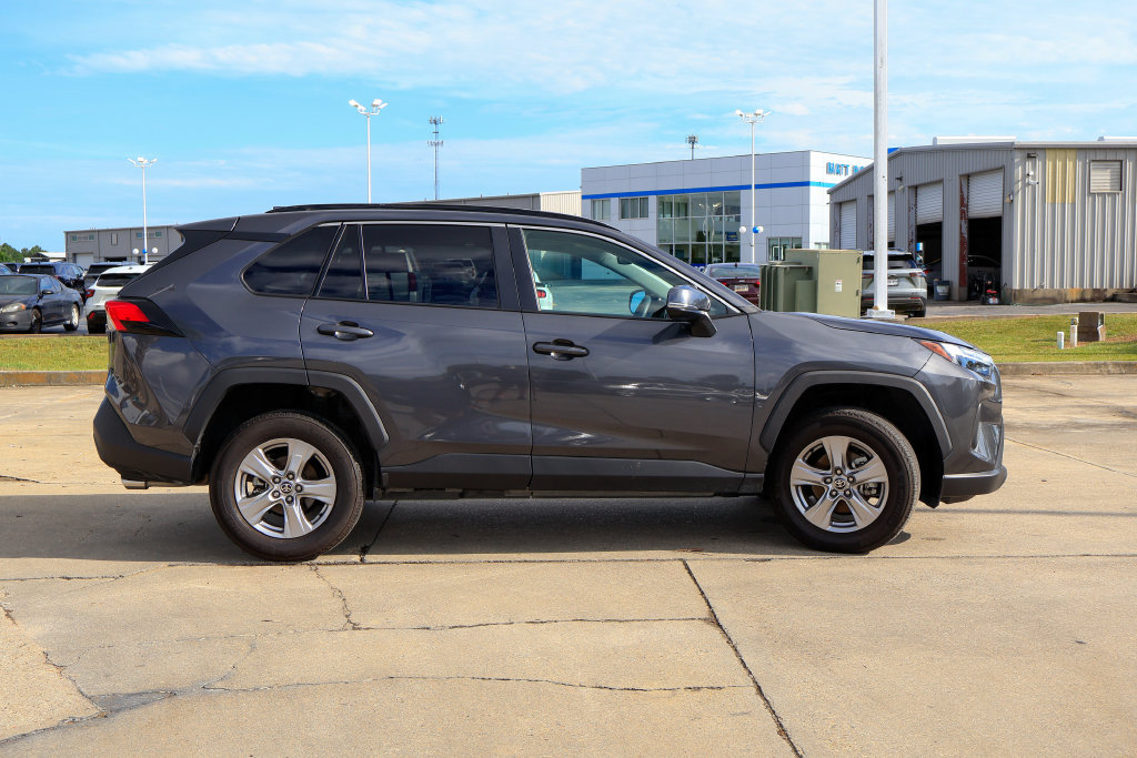 Used 2025 Toyota RAV4 XLE FWD image 23