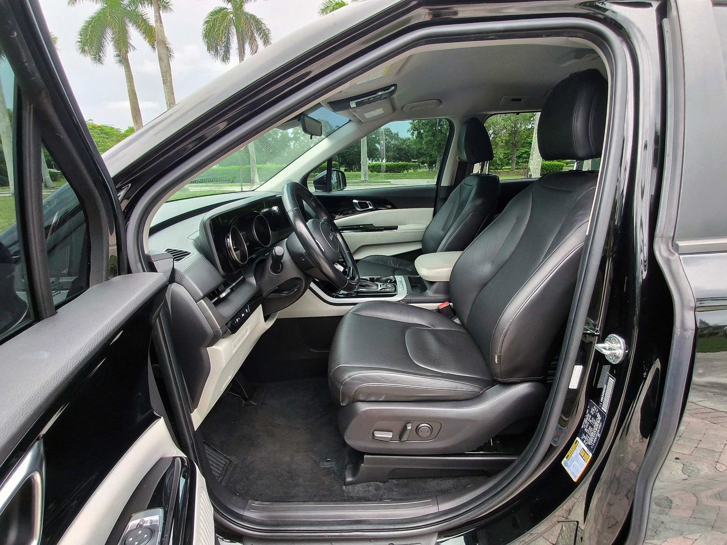 Used 2022 Kia Carnival EX FWD image 23