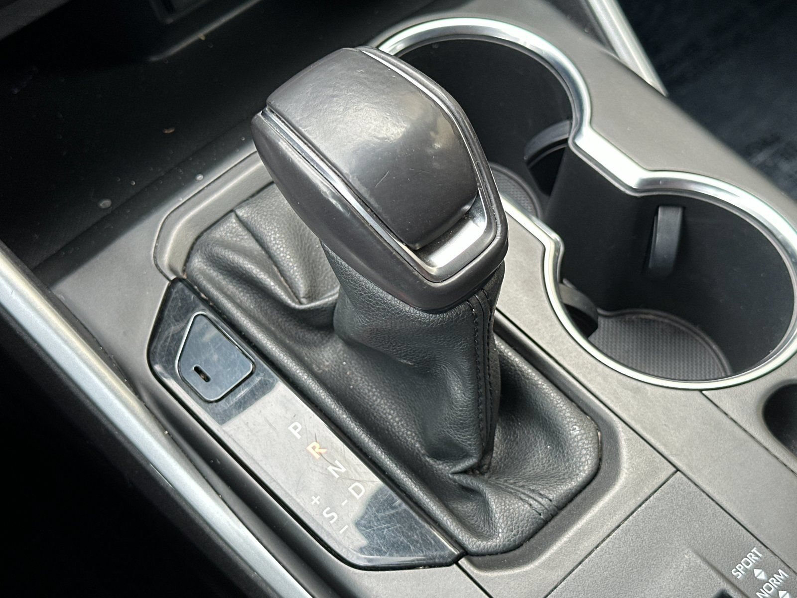 Used 2021 Toyota Highlander LE AWD/4WD image 29