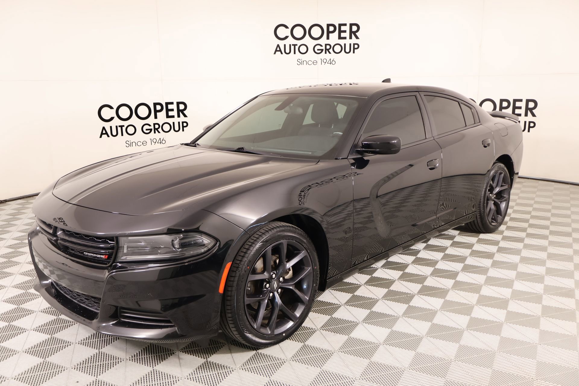 Used 2023 Dodge Charger SXT w/ Blacktop Package RWD image 9