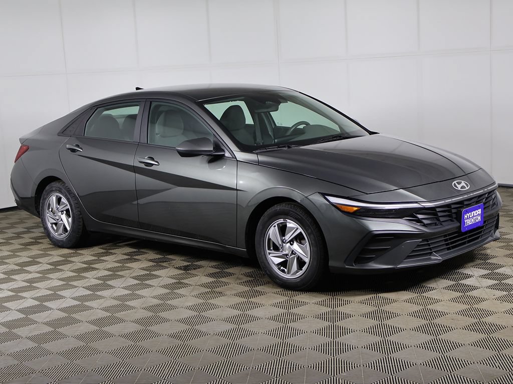 Used 2024 Hyundai Elantra SE FWD image 40