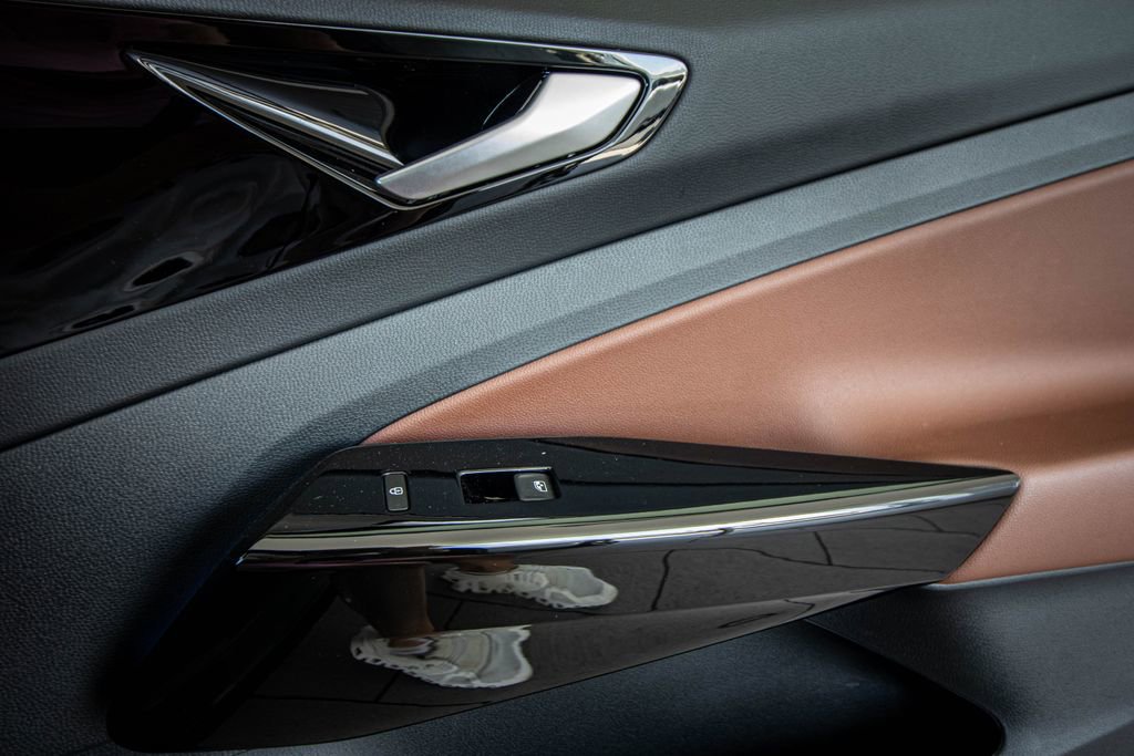 Certified 2022 Volkswagen ID.4 Pro S w/ Gradient Package image 19