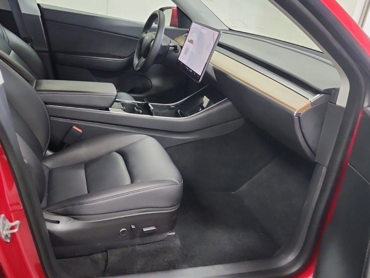 Used 2021 Tesla Model Y Long Range image 8