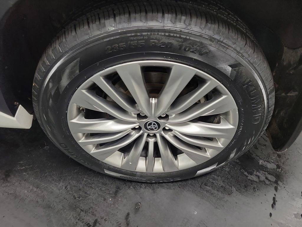 Used 2022 Toyota Highlander Platinum image 11