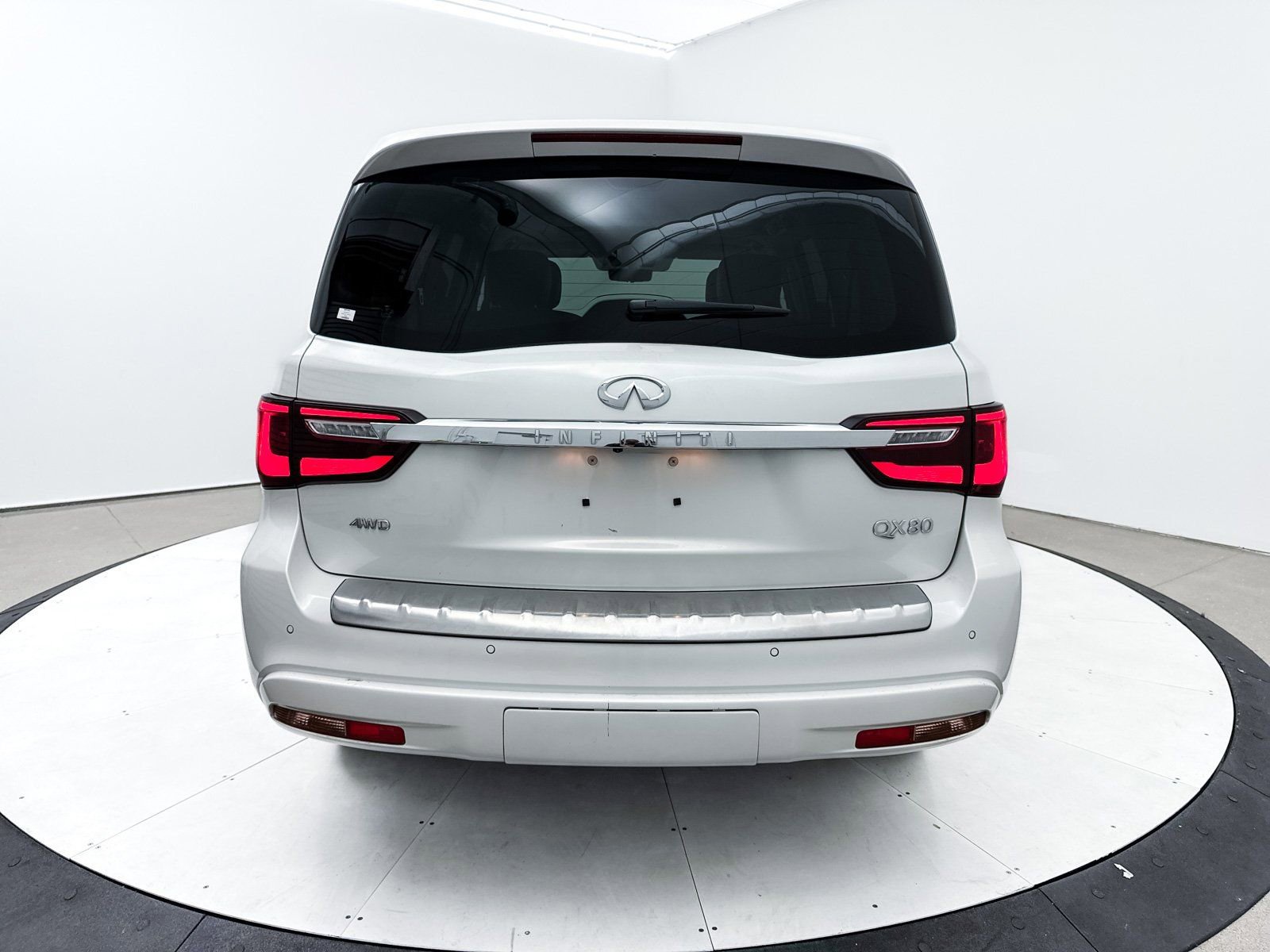 Used 2024 INFINITI QX80 Luxe image 17