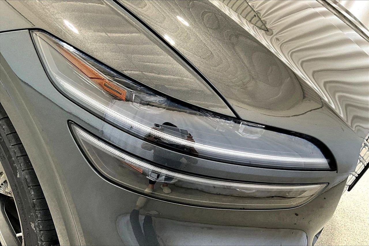 Used 2023 Genesis GV70 2.5T w/ Sport Prestige Package image 12