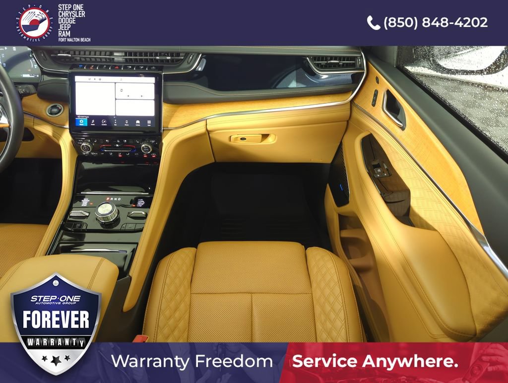 Used 2023 Jeep Grand Cherokee Summit AWD/4WD image 15