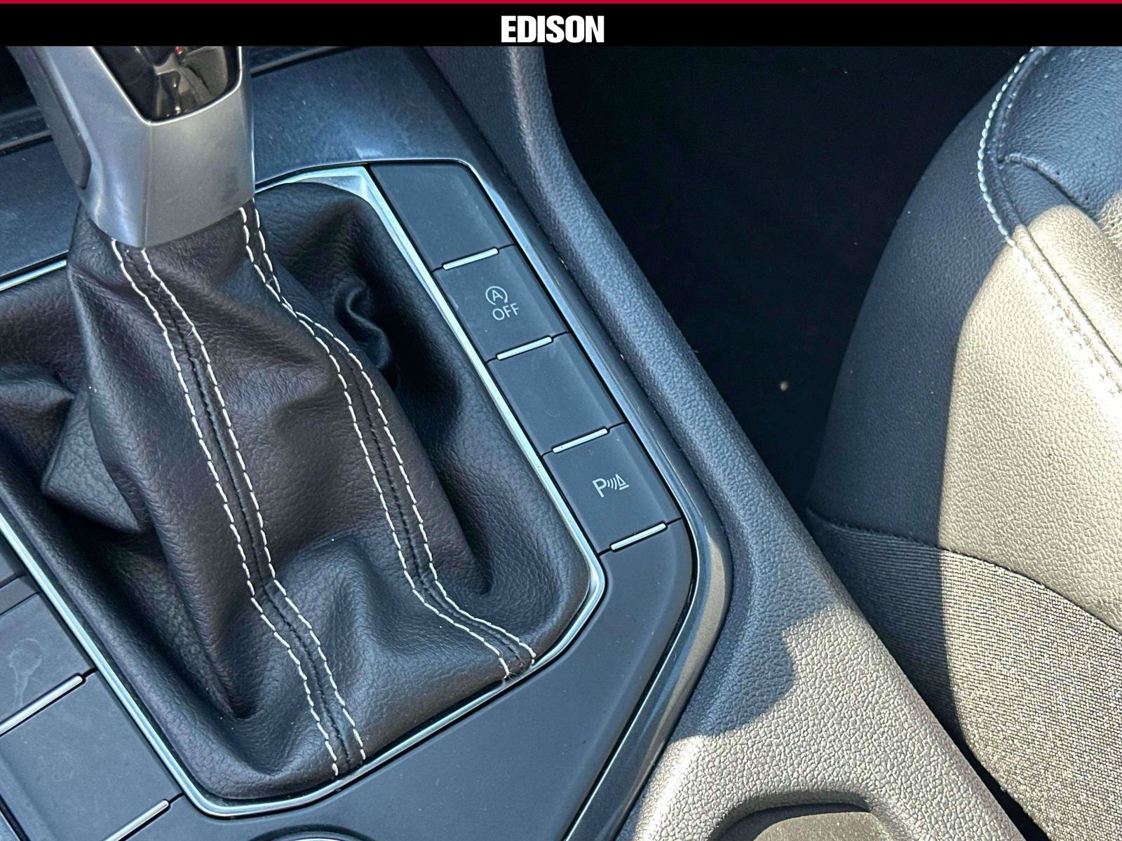 Used 2023 Volkswagen Tiguan SE R-Line AWD/4WD image 34