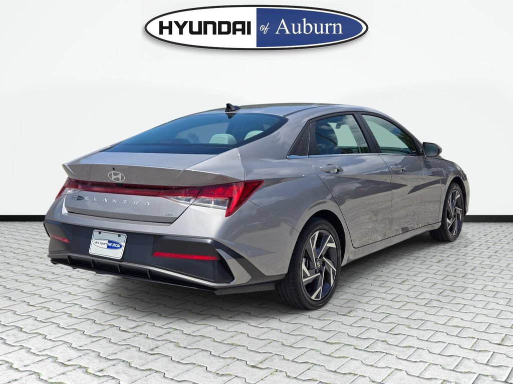 Certified 2025 Hyundai Elantra Limited FWD image 5