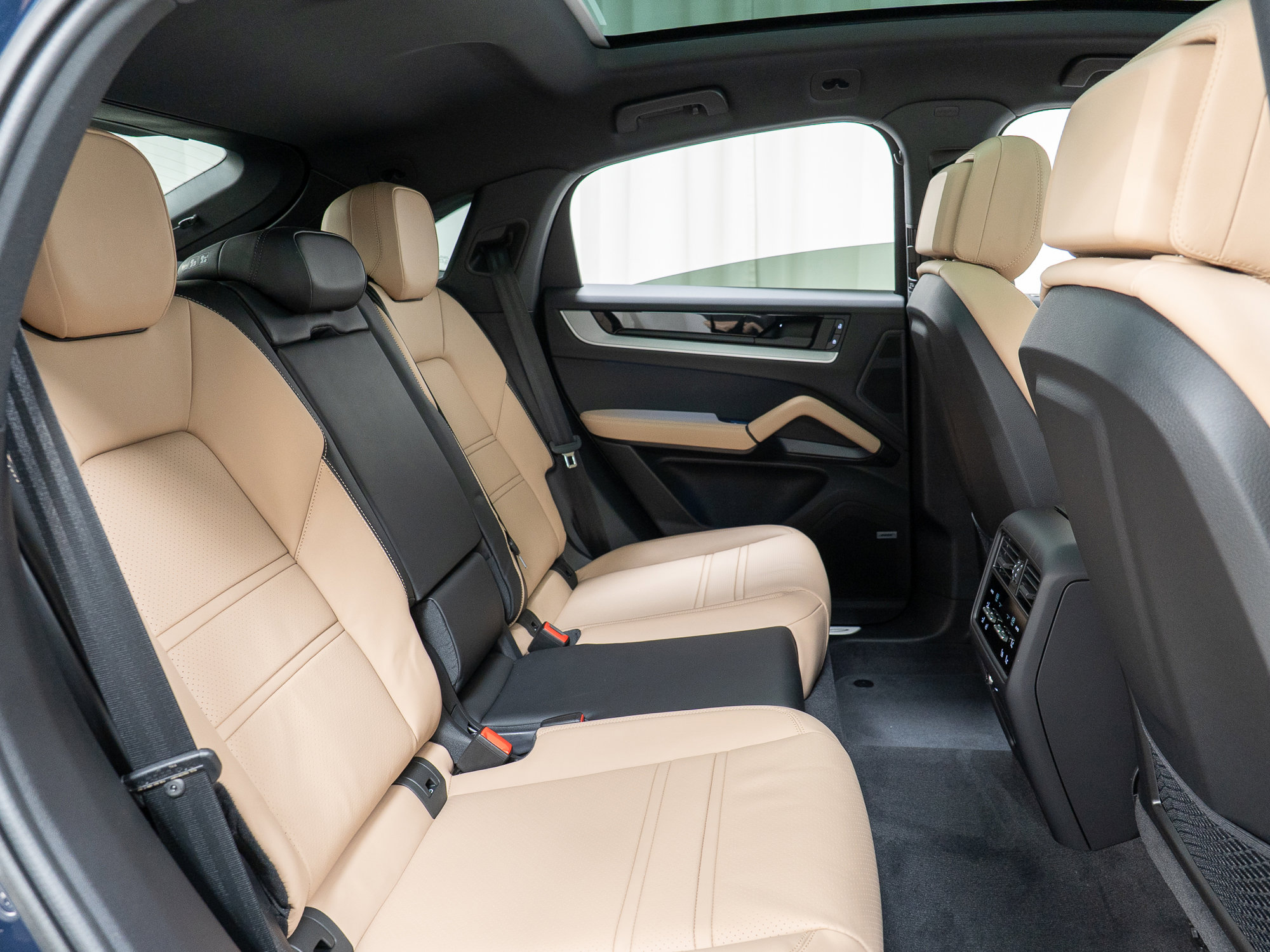 New 2026 Porsche Cayenne Coupe AWD/4WD image 28
