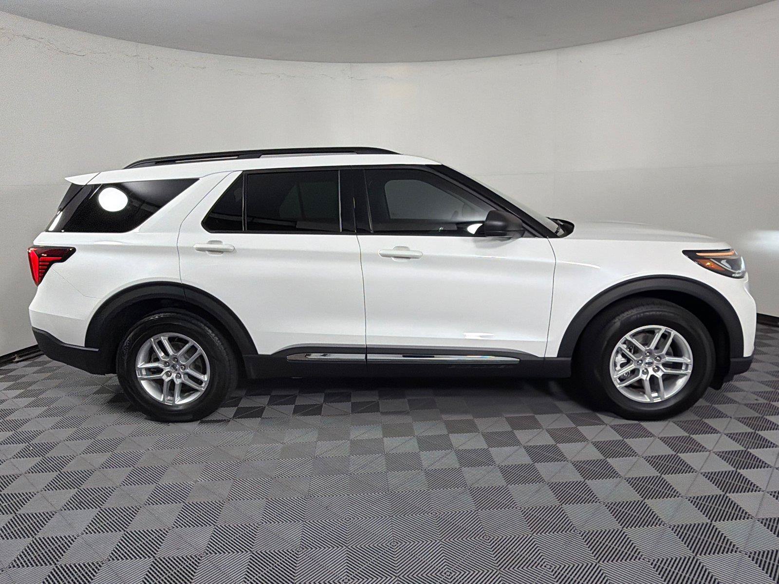 Used 2025 Ford Explorer Active RWD image 8