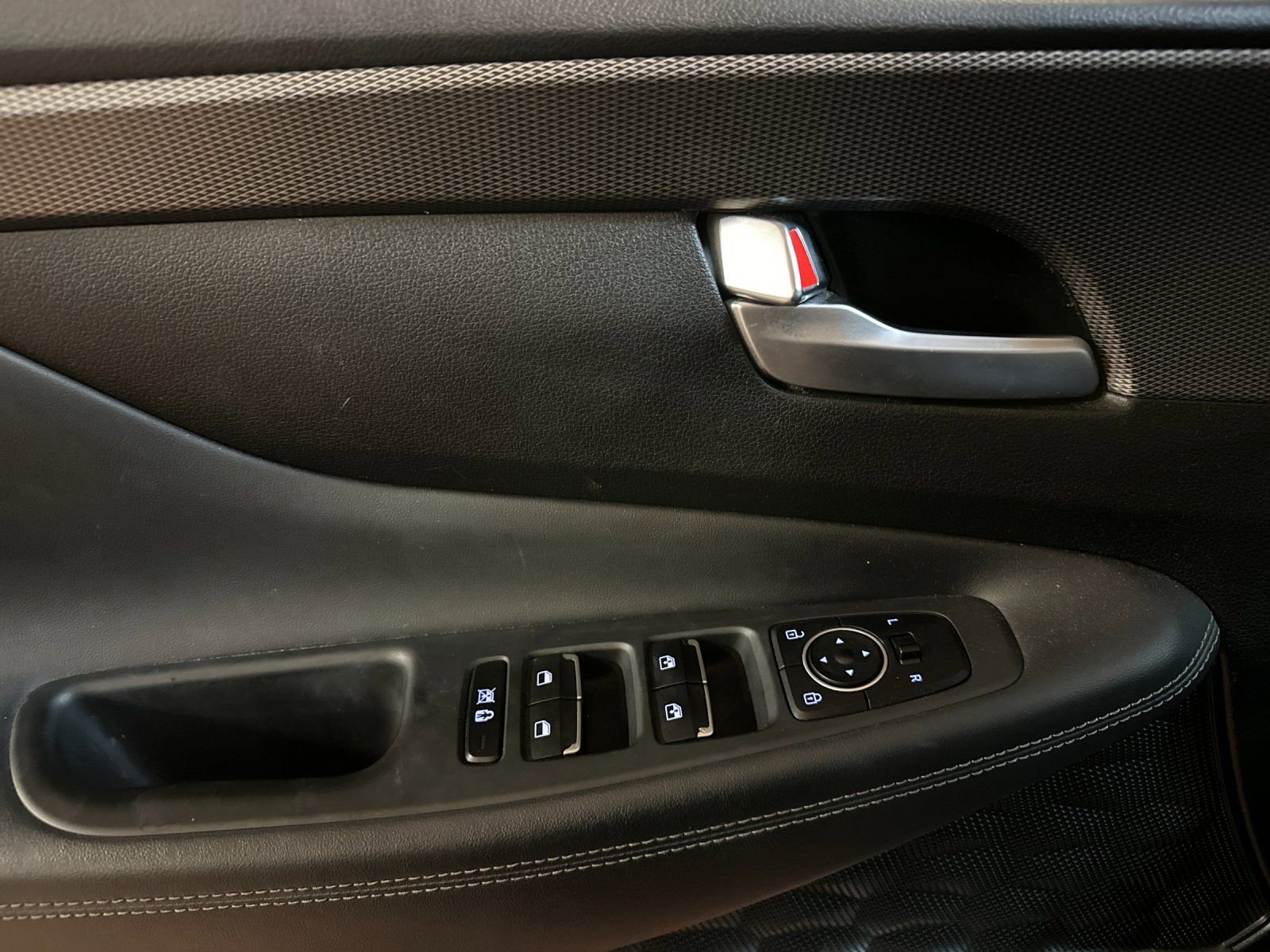 Used 2019 Hyundai Santa Fe Limited FWD image 10