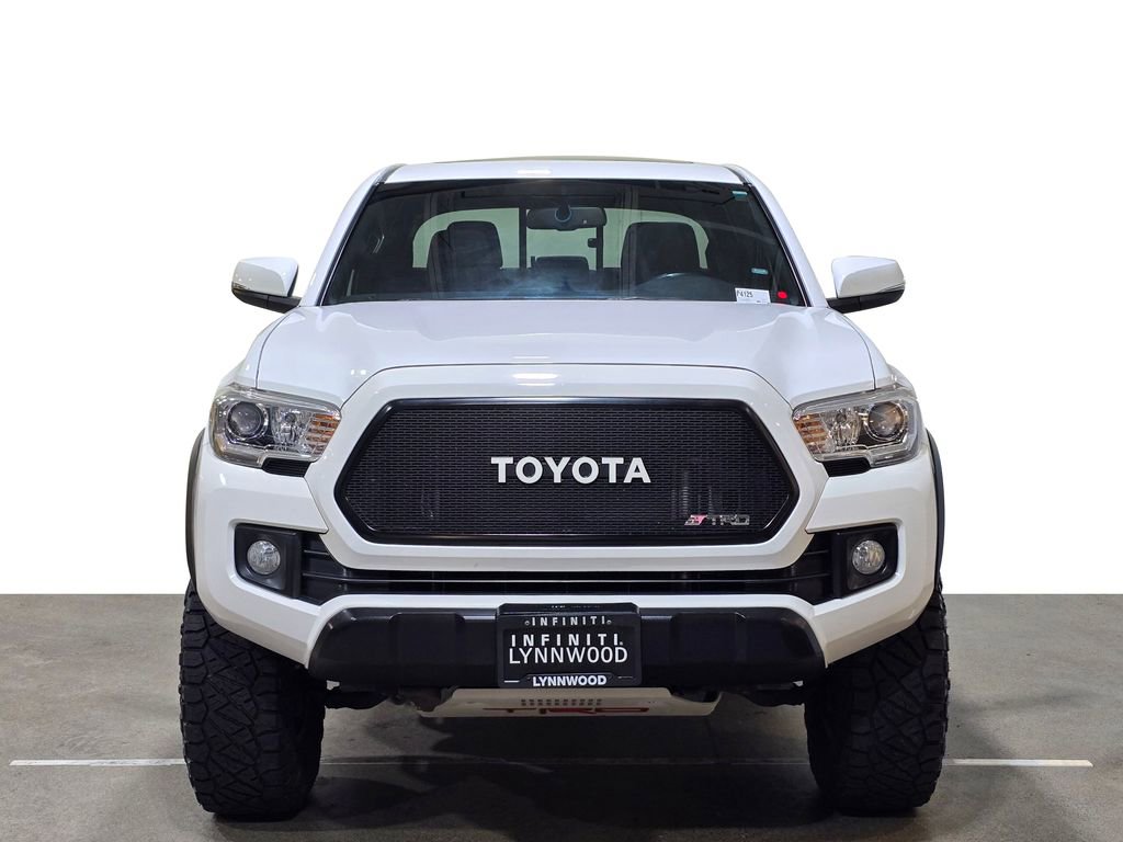 Used 2016 Toyota Tacoma TRD Off-Road image 2