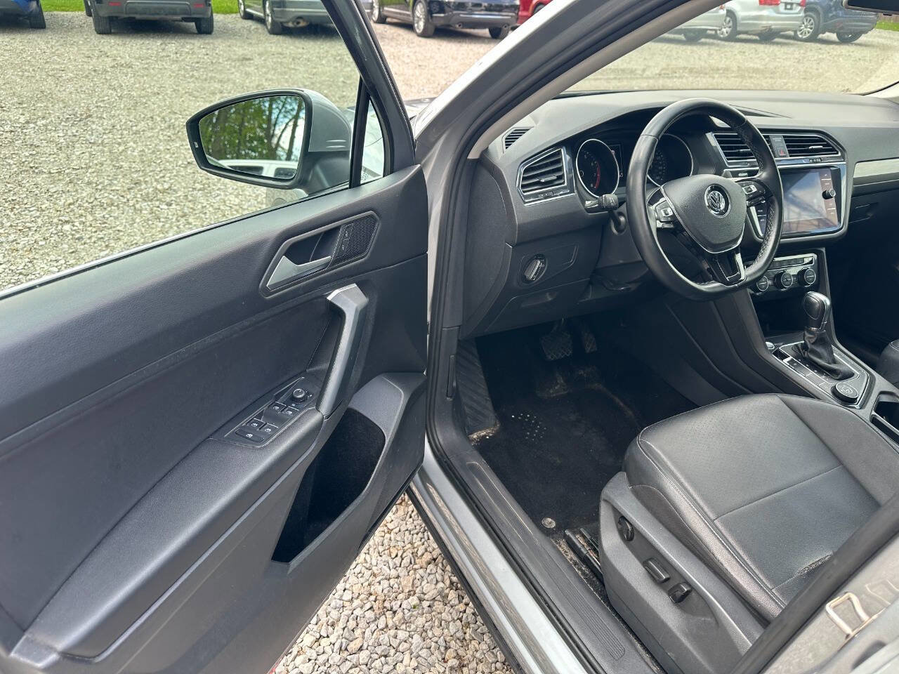 Used 2019 Volkswagen Tiguan SE w/ Panoramic Sunroof Package image 9