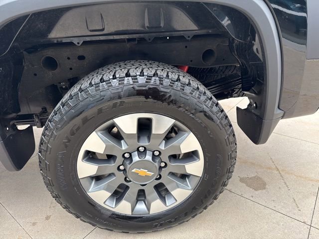 Used 2025 Chevrolet Silverado 2500 Custom w/ Custom Value Package image 11