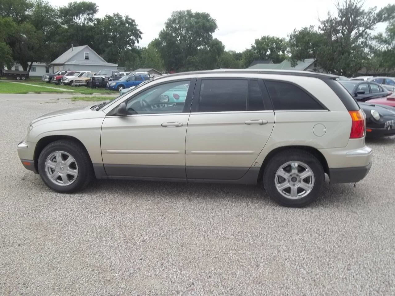 Used 2005 Chrysler Pacifica Touring image 1