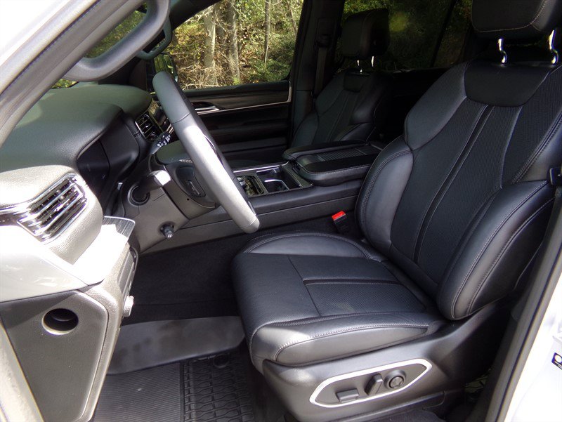 Used 2023 Jeep Wagoneer Series III w/ Convenience Group I AWD/4WD image 22