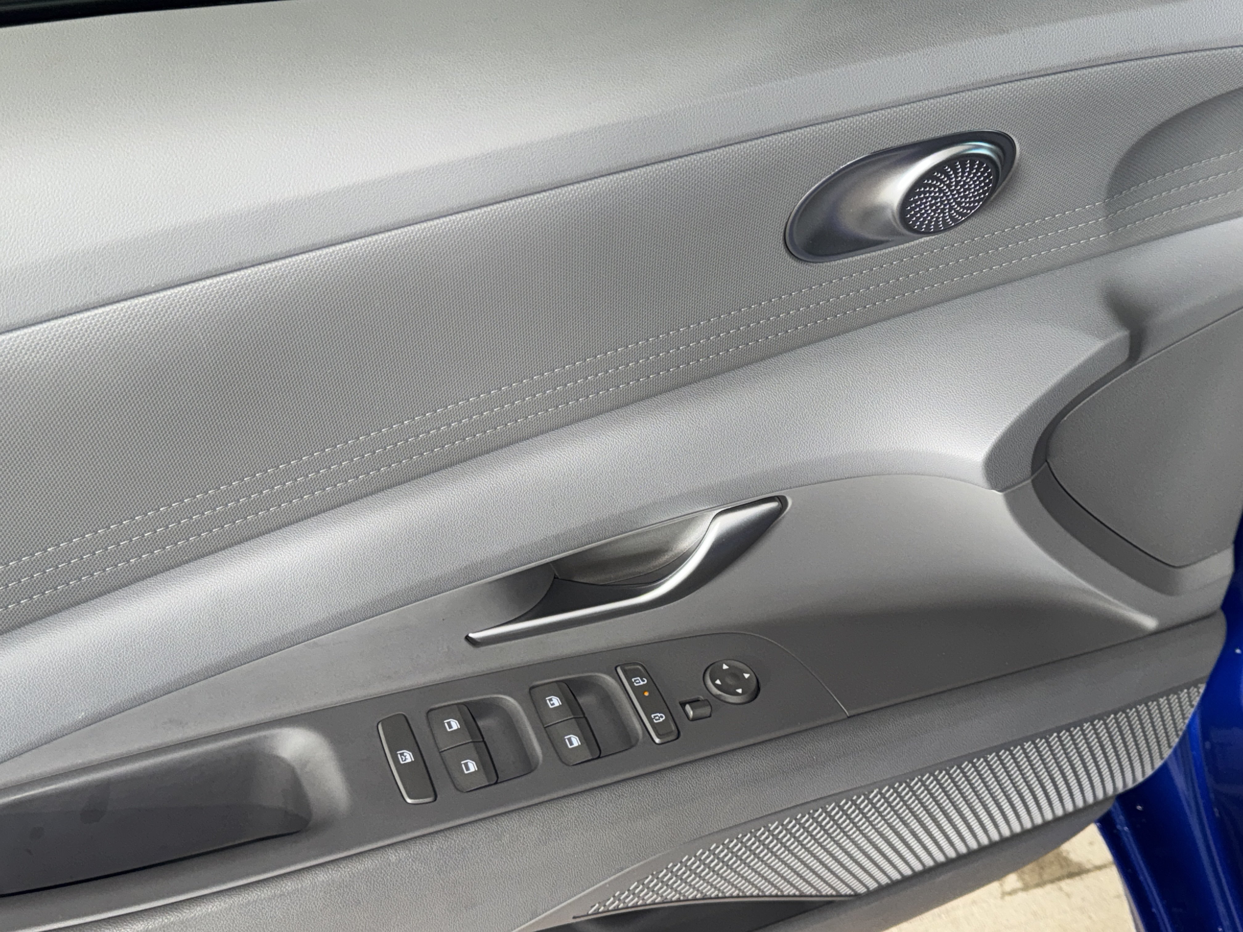 Used 2025 Hyundai Elantra SE FWD image 17
