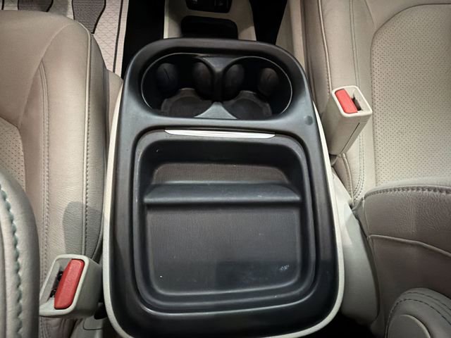 Used 2018 Chrysler Pacifica Touring-L image 20