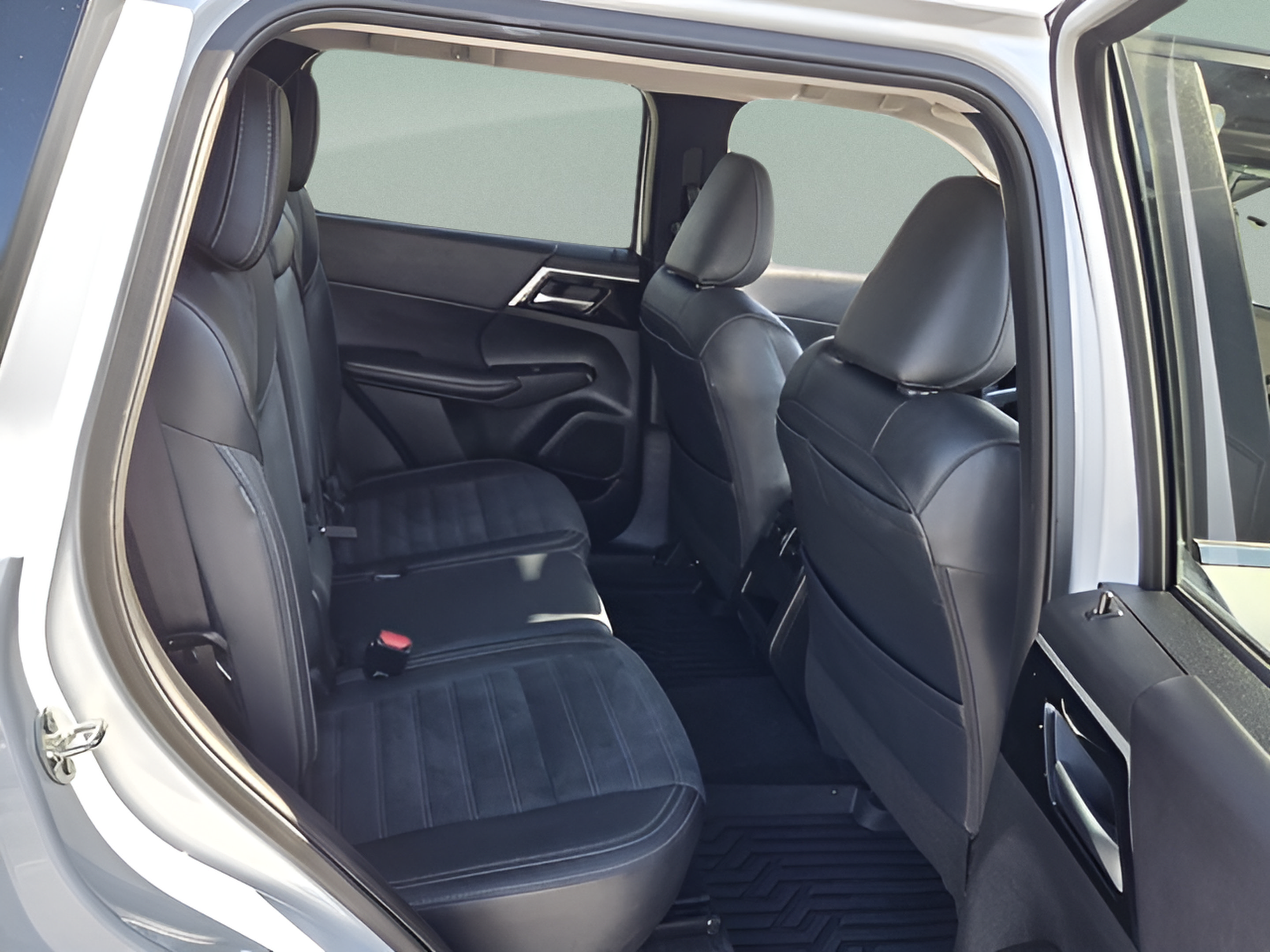Used 2024 Mitsubishi Outlander SE FWD image 14