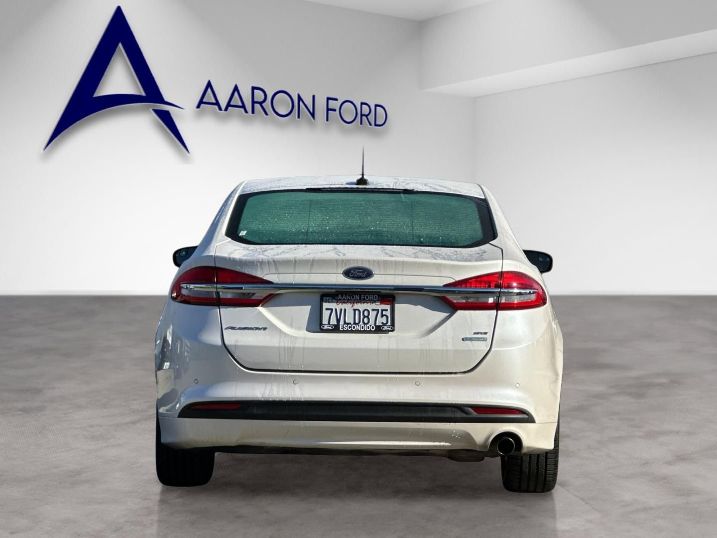 Used 2017 Ford Fusion SE w/ Fusion SE Technology Package image 4