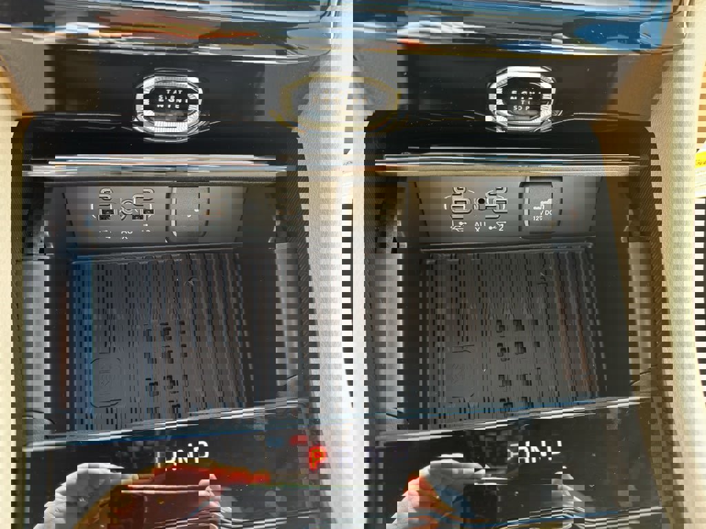 New 2026 Jeep Grand Cherokee Limited w/ Luxury Tech Group II image 21