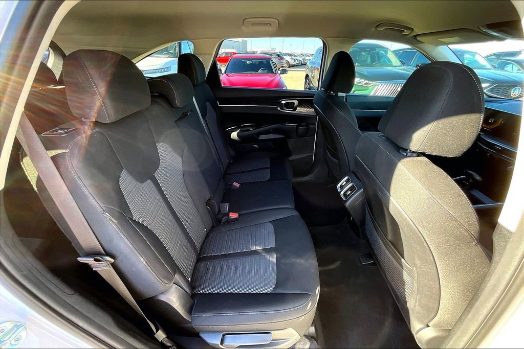Used 2025 Kia Sorento LX image 33