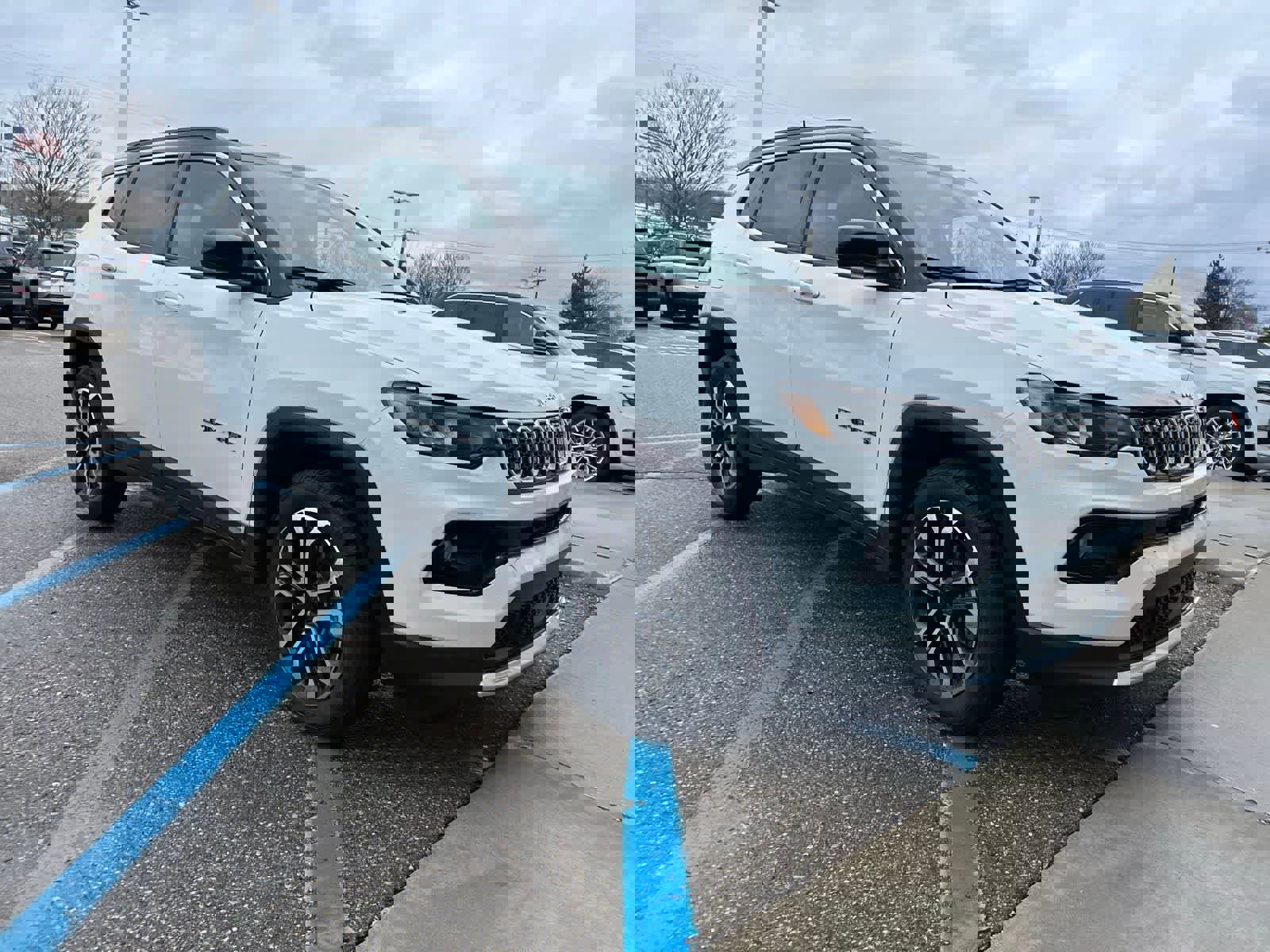 Used 2023 Jeep Compass Limited image 11