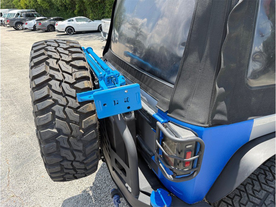 Used 2015 Jeep Wrangler Unlimited Rubicon w/ Connectivity Group AWD/4WD image 15