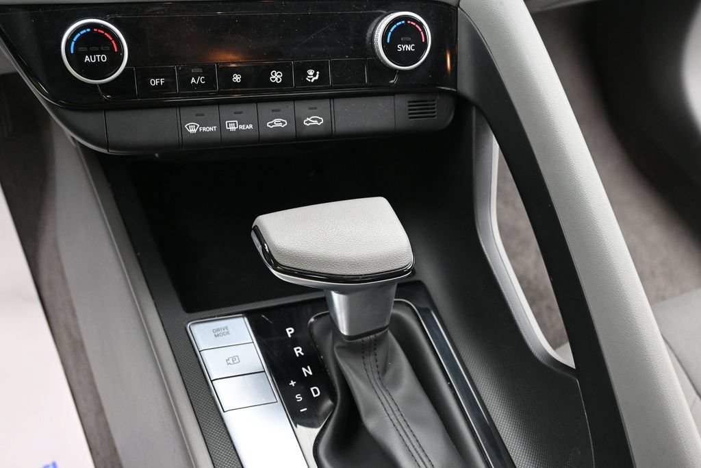 Used 2024 Hyundai Elantra SEL FWD image 11