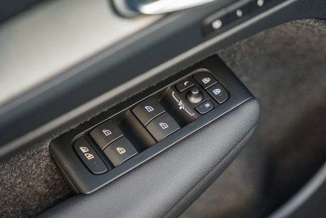 New 2026 Volvo XC40 B5 Ultra w/ Protection Package Premier image 39