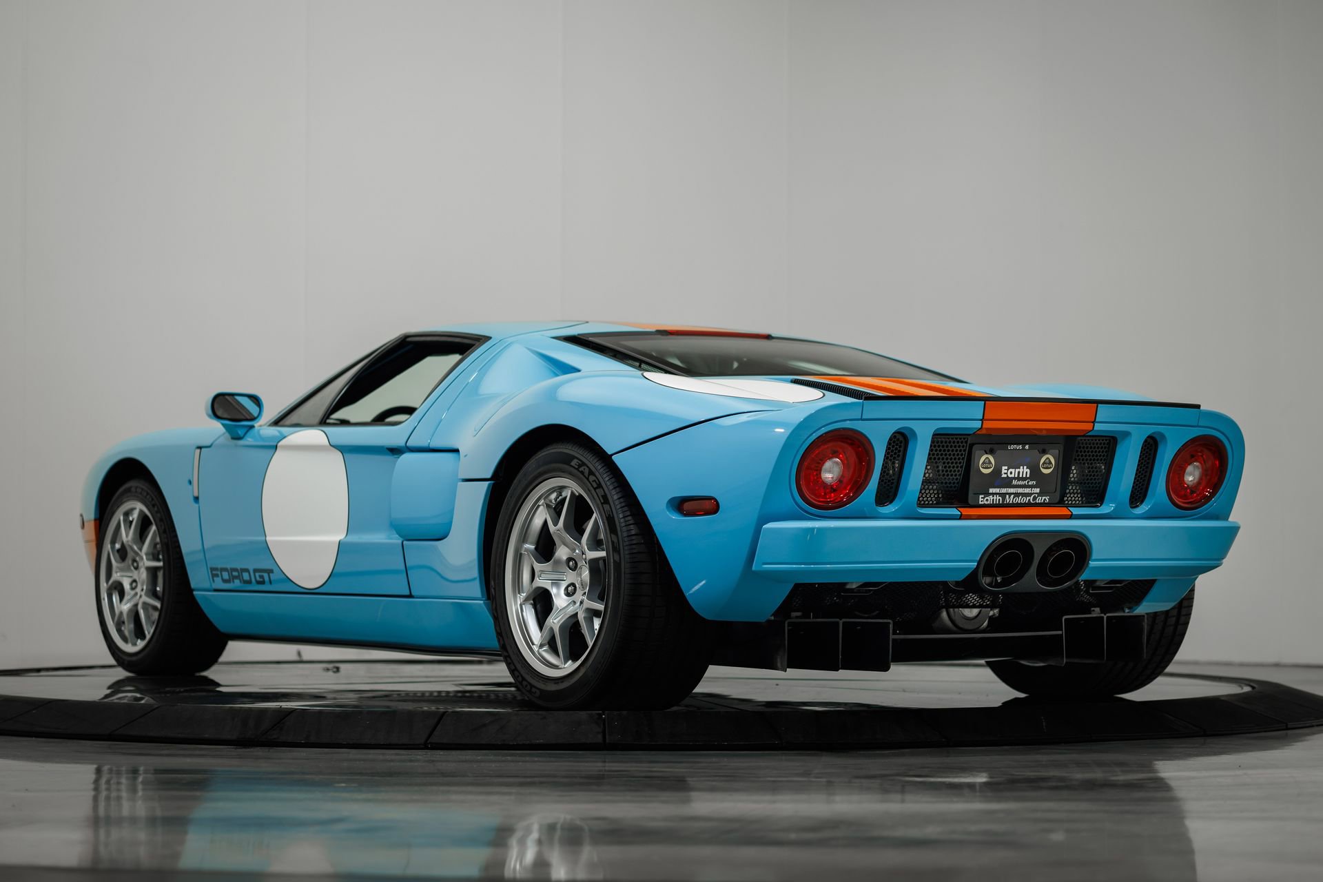 Used 2006 Ford GT RWD image 26