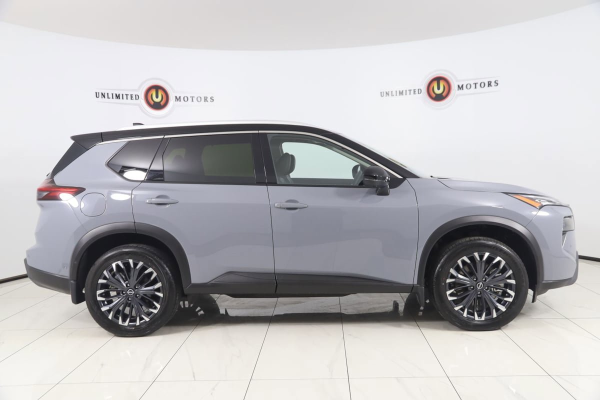 Used 2025 Nissan Rogue SL w/ Tech Package FWD image 2