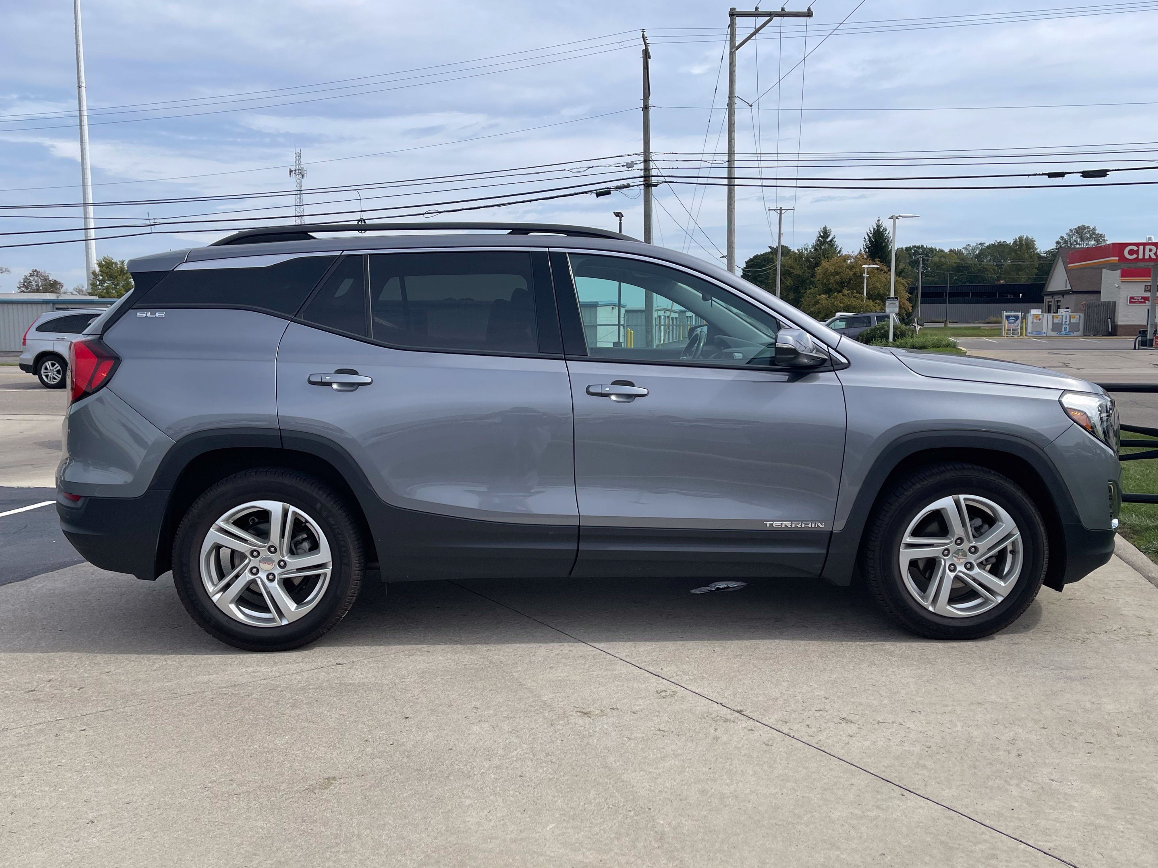 Used 2020 GMC Terrain SLE w/ Driver Convenience Package FWD image 8