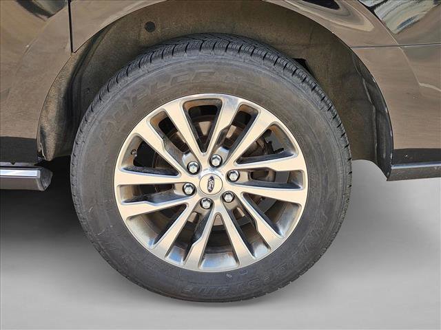 Used 2018 Ford Expedition Max Limited w/ Equipment Group 301A RWD image 20