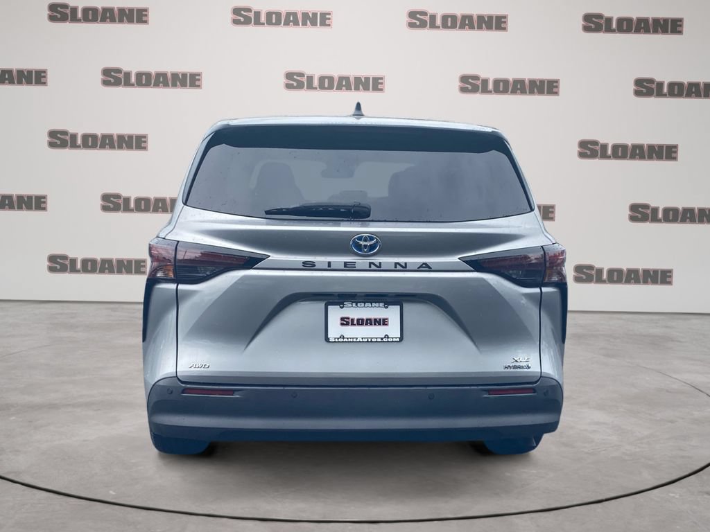 Used 2023 Toyota Sienna XLE AWD/4WD image 4