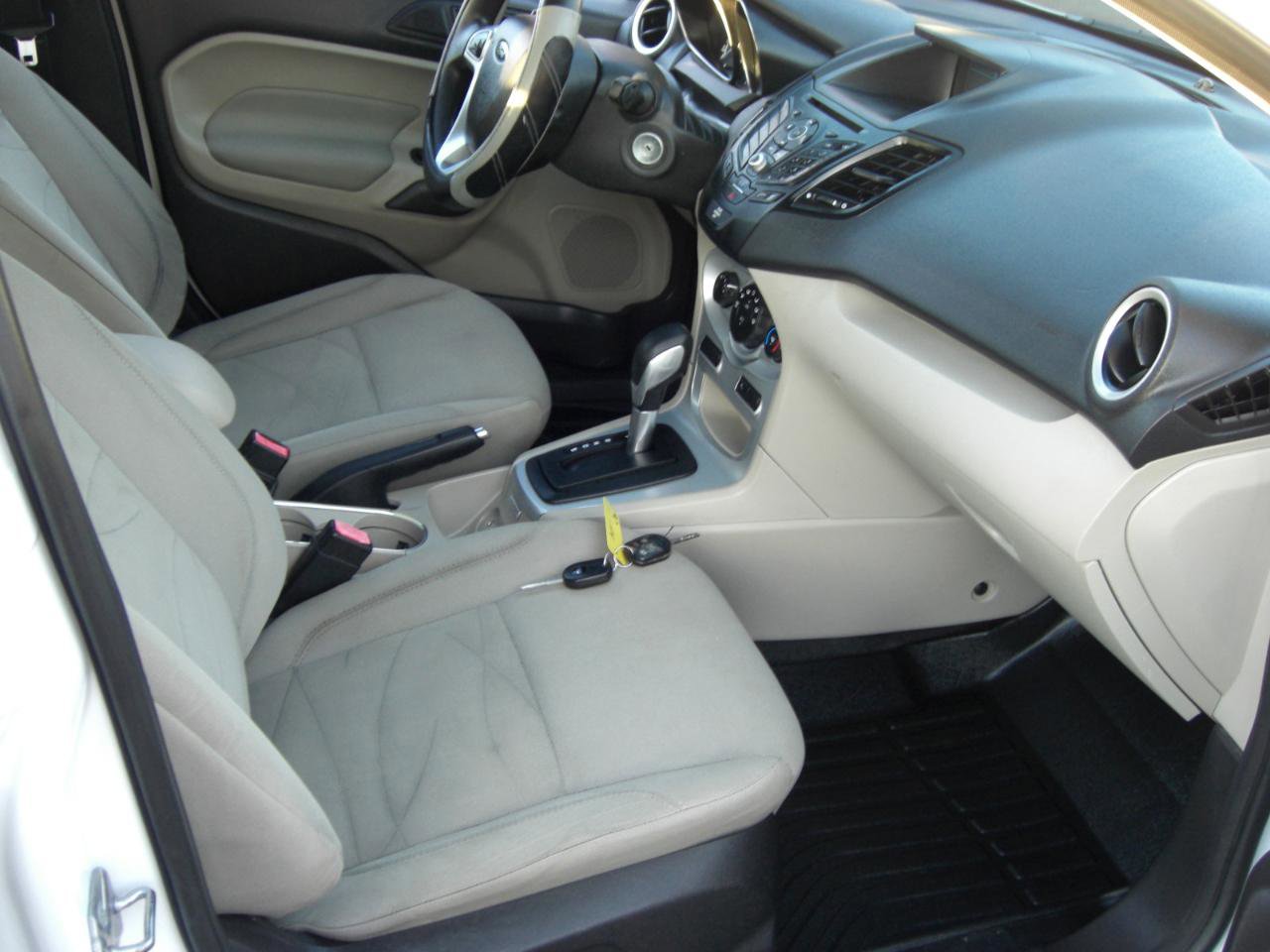 Used 2017 Ford Fiesta SE image 17