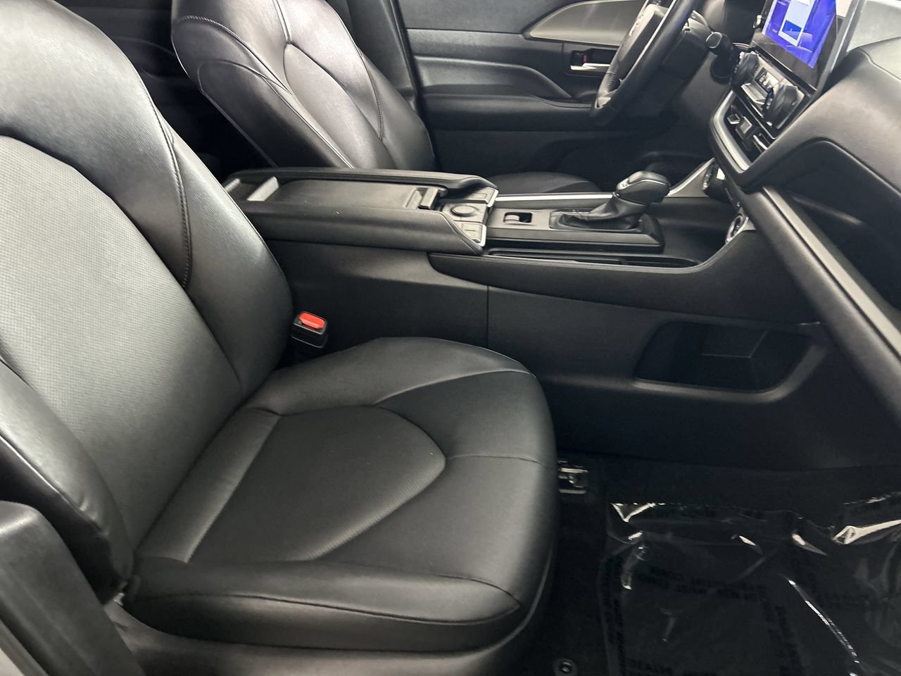 Used 2025 Toyota Grand Highlander AWD image 26
