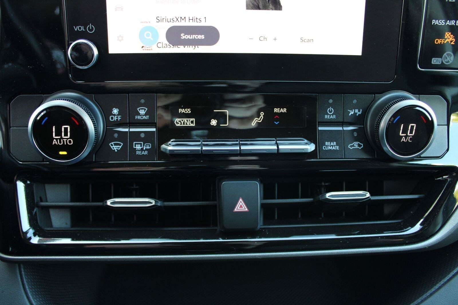 Used 2023 Toyota Highlander LE AWD/4WD image 22