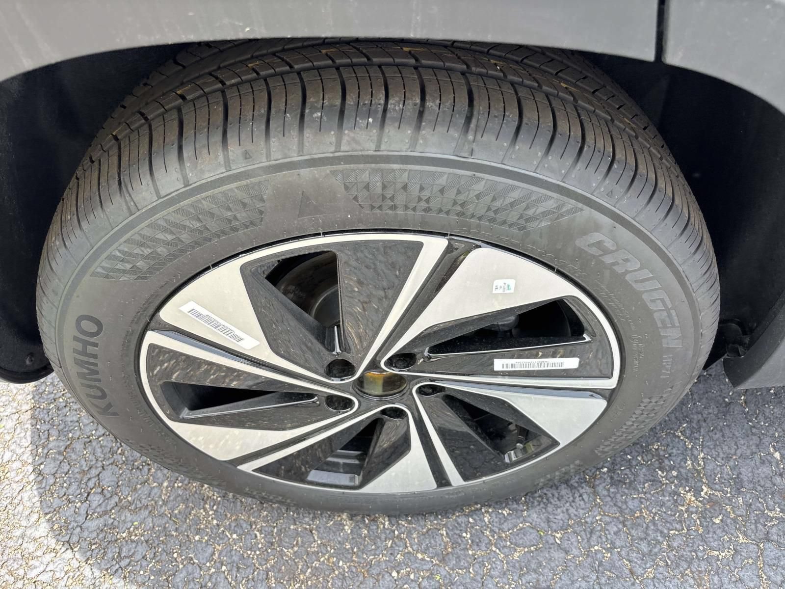 New 2026 Volkswagen Taos SE AWD/4WD image 16