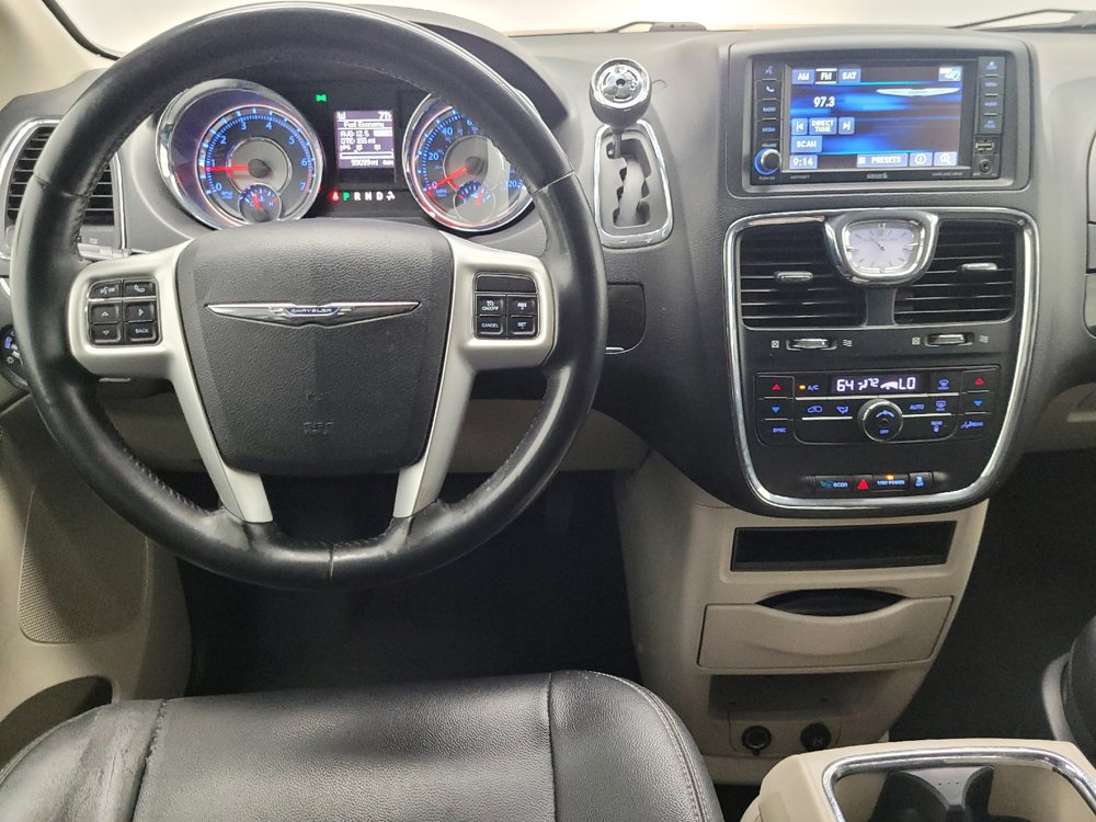 Used 2016 Chrysler Town & Country Touring FWD image 22