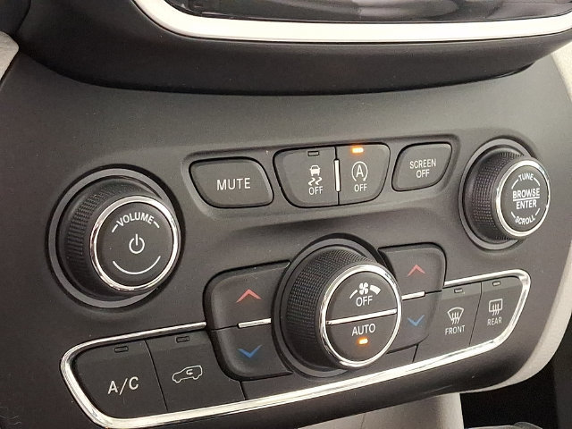 Used 2020 Jeep Cherokee Limited FWD image 17