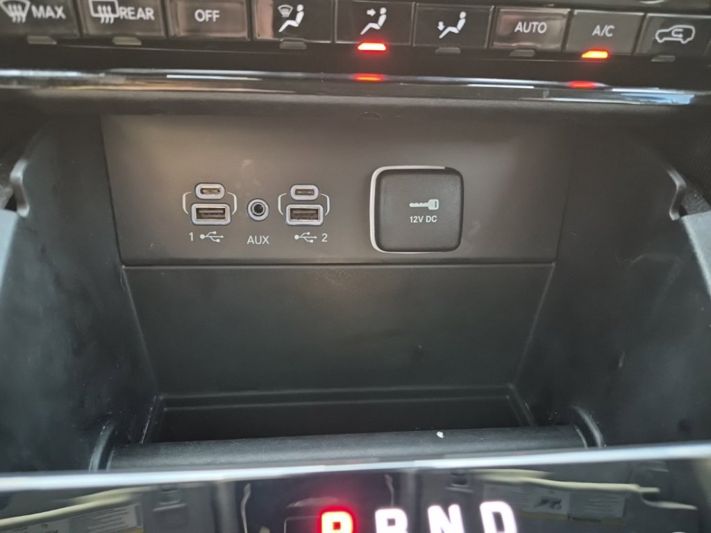 Used 2024 Jeep Grand Cherokee Laredo AWD/4WD image 33