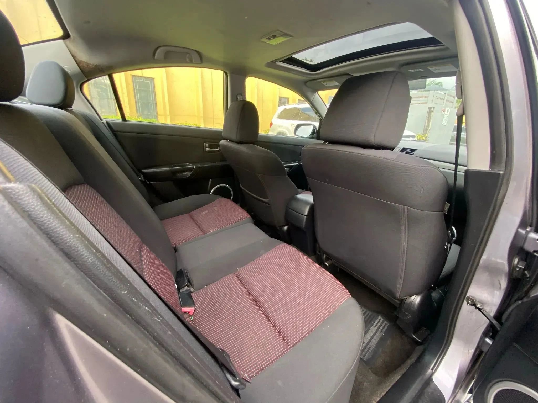 Used 2005 MAZDA MAZDA3 s w/ Moonroof & 6-CD Pkg FWD image 22