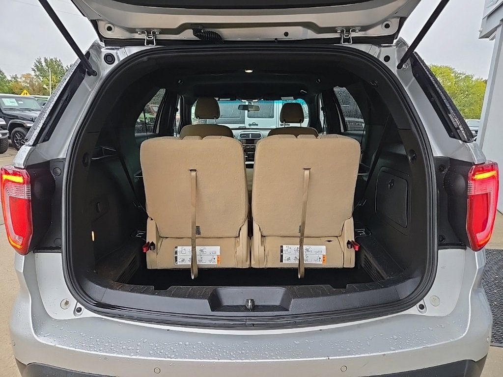 Used 2017 Ford Explorer XLT image 90