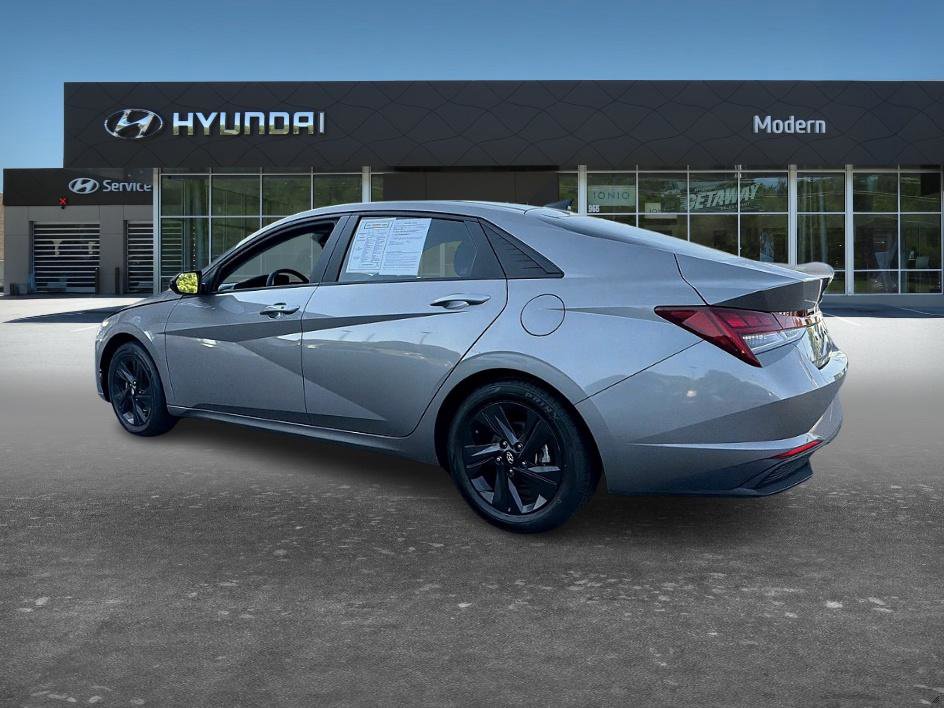 Used 2022 Hyundai Elantra Blue w/ Preferred Accessory Package FWD image 5
