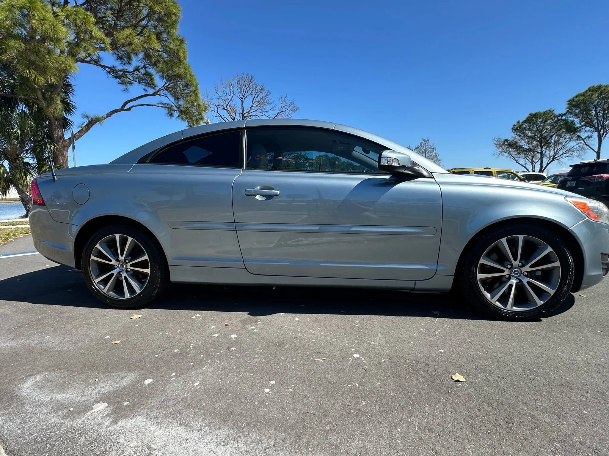 Used 2012 Volvo C70 T5 image 4