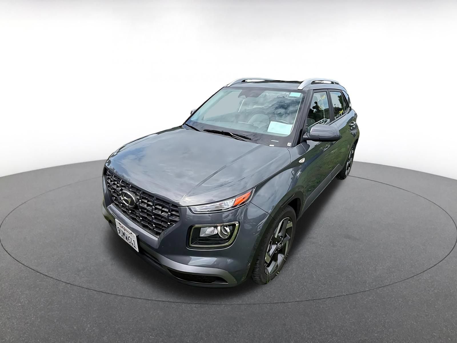 Used 2025 Hyundai Venue SEL FWD image 3