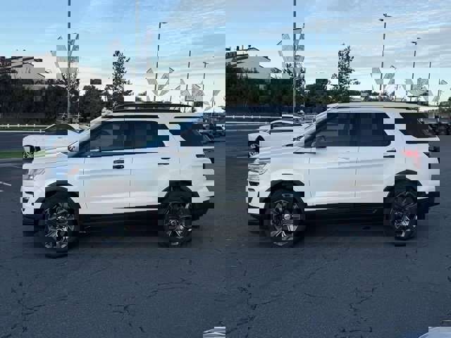 Used 2018 Ford Explorer Sport w/ Equipment Group 401A image 9